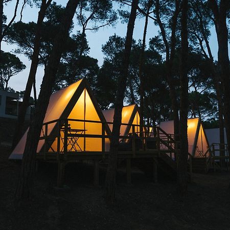 Отель Wecamp Cala Montgo Ля Эскала Экстерьер фото