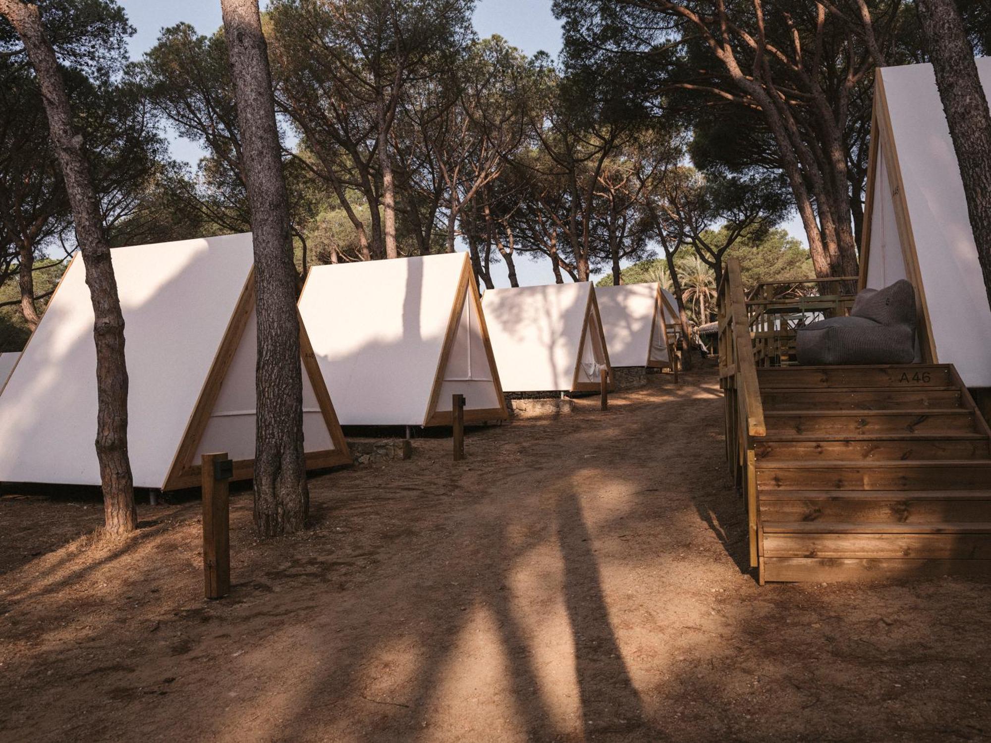 Отель Wecamp Cala Montgo Ля Эскала Экстерьер фото