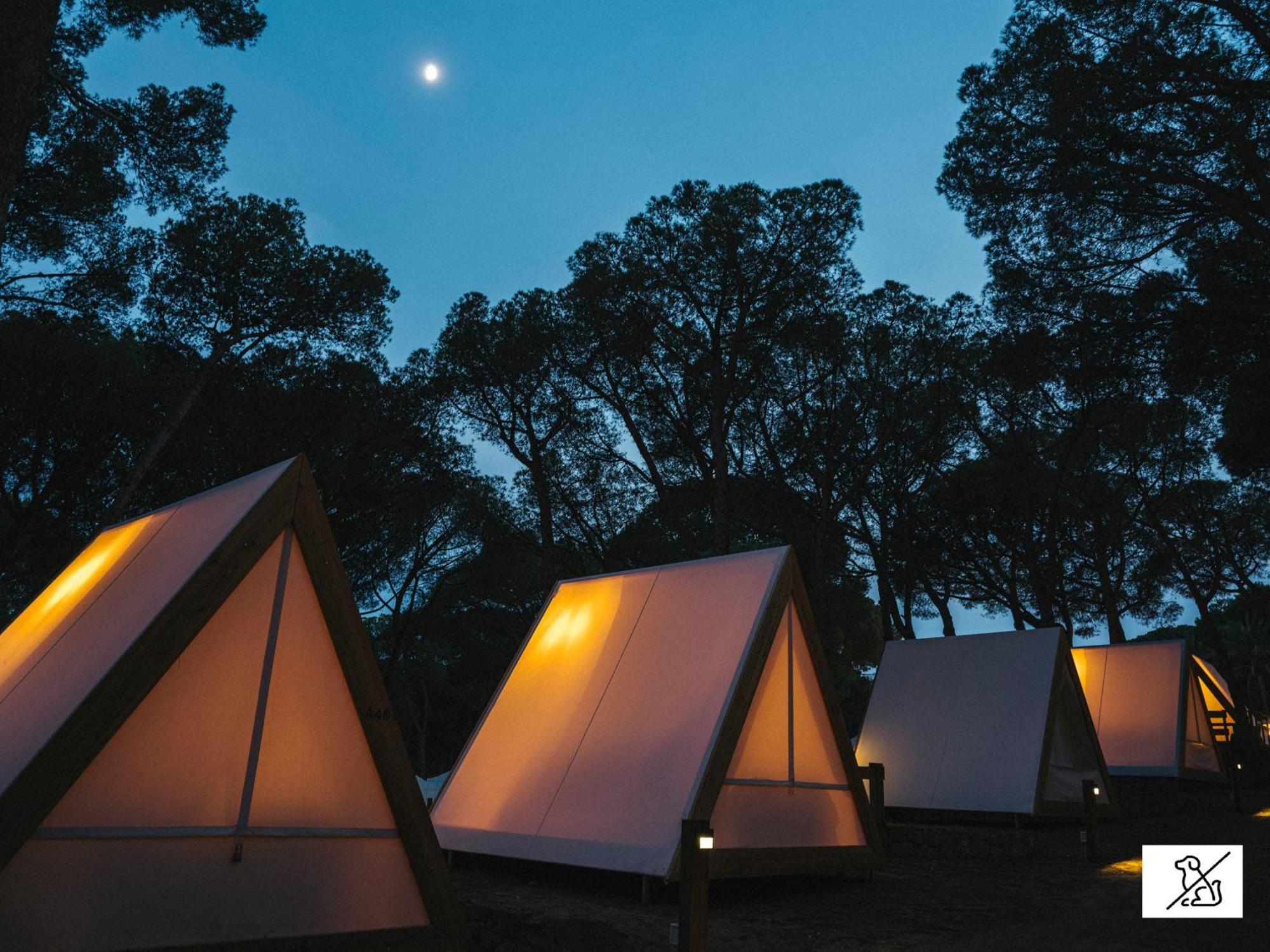 Отель Wecamp Cala Montgo Ля Эскала Экстерьер фото