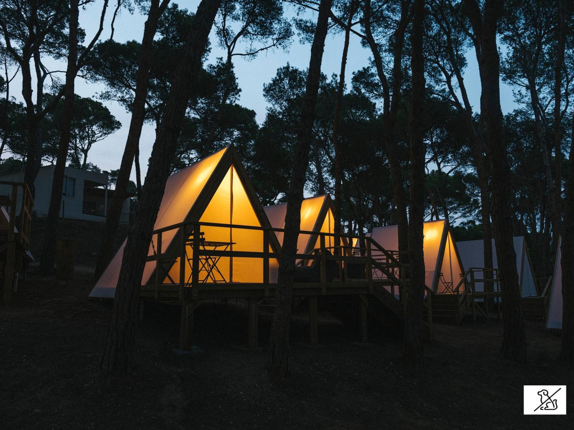 Отель Wecamp Cala Montgo Ля Эскала Экстерьер фото