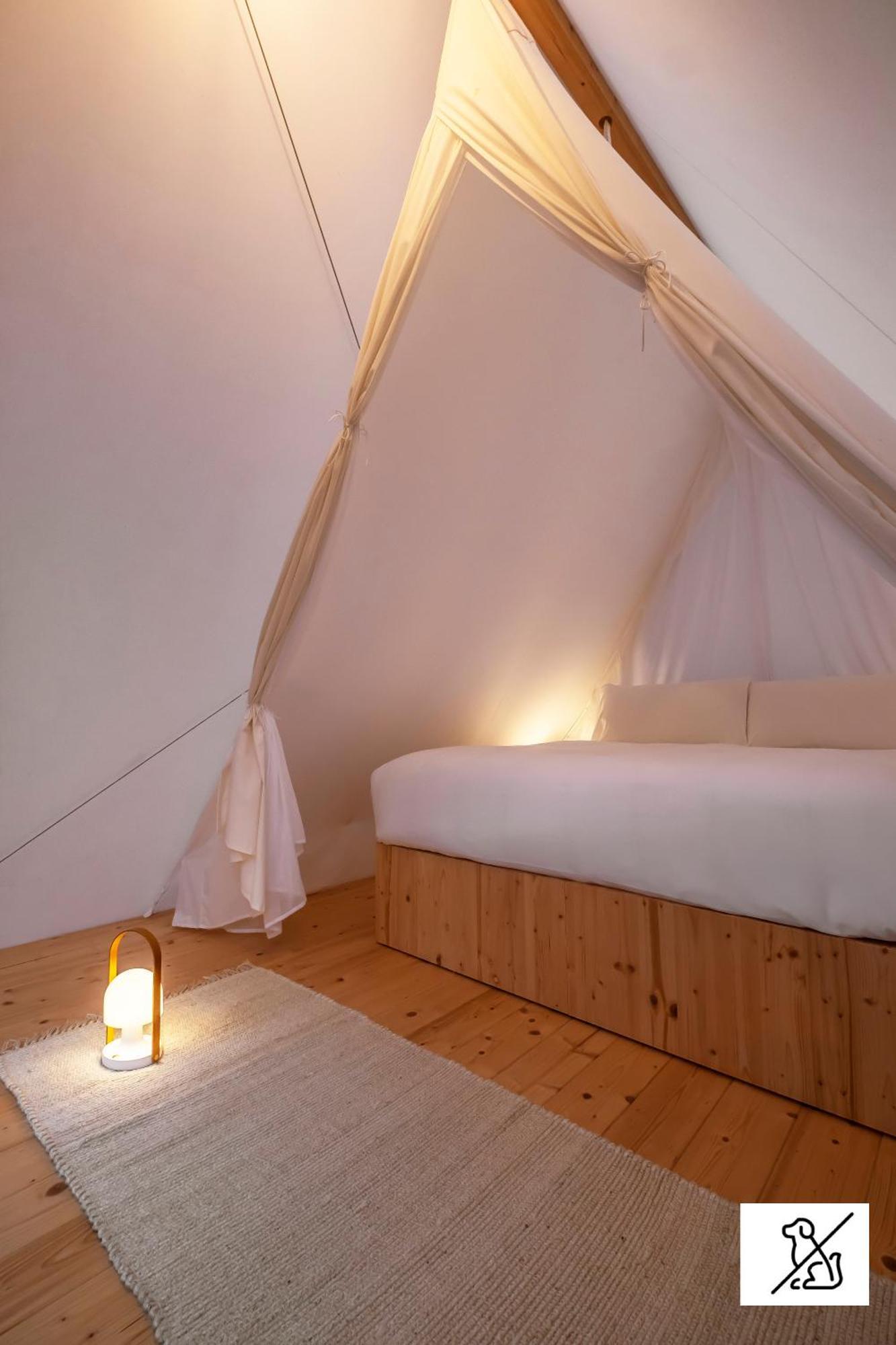 Отель Wecamp Cala Montgo Ля Эскала Экстерьер фото