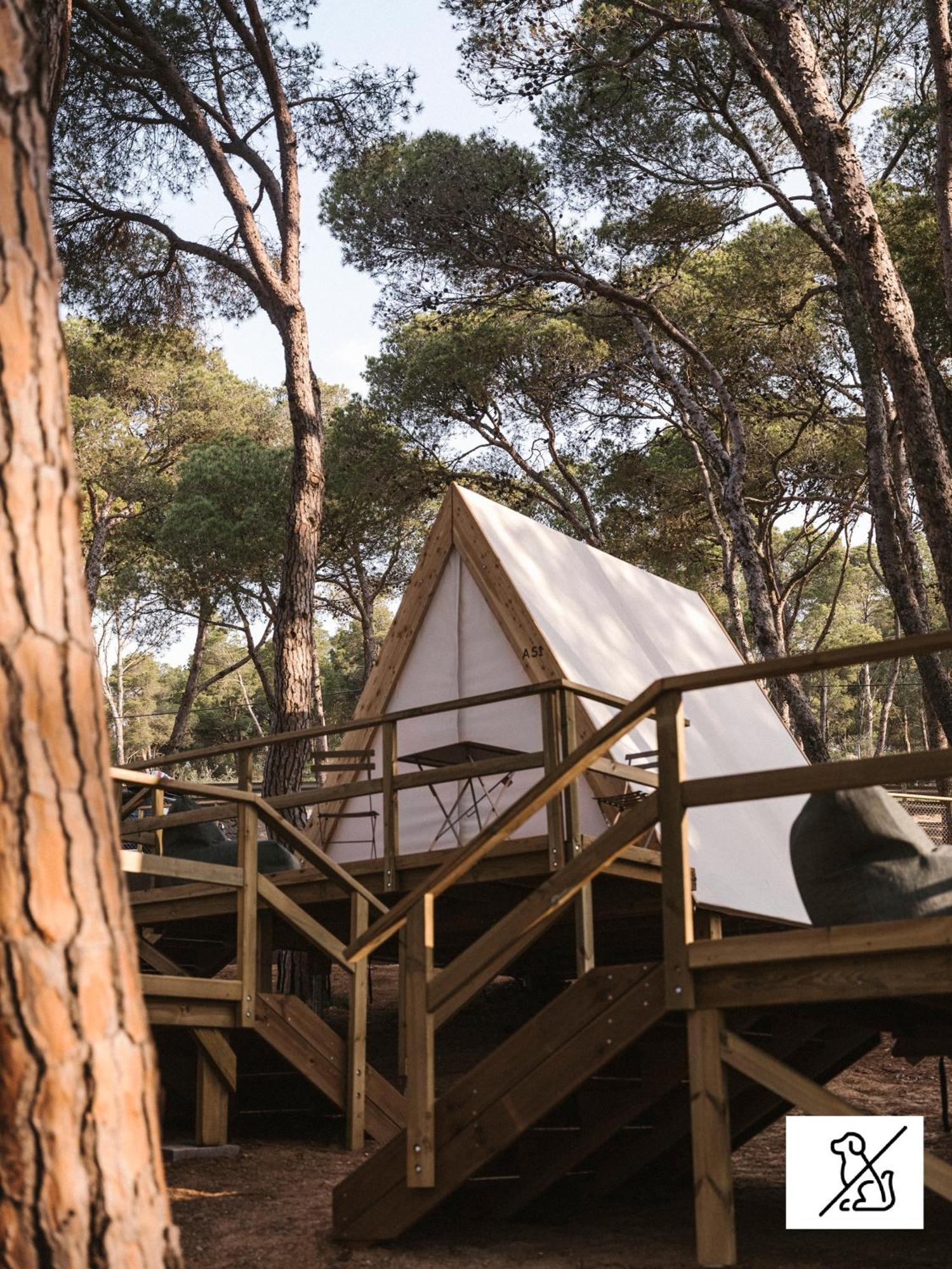 Отель Wecamp Cala Montgo Ля Эскала Экстерьер фото
