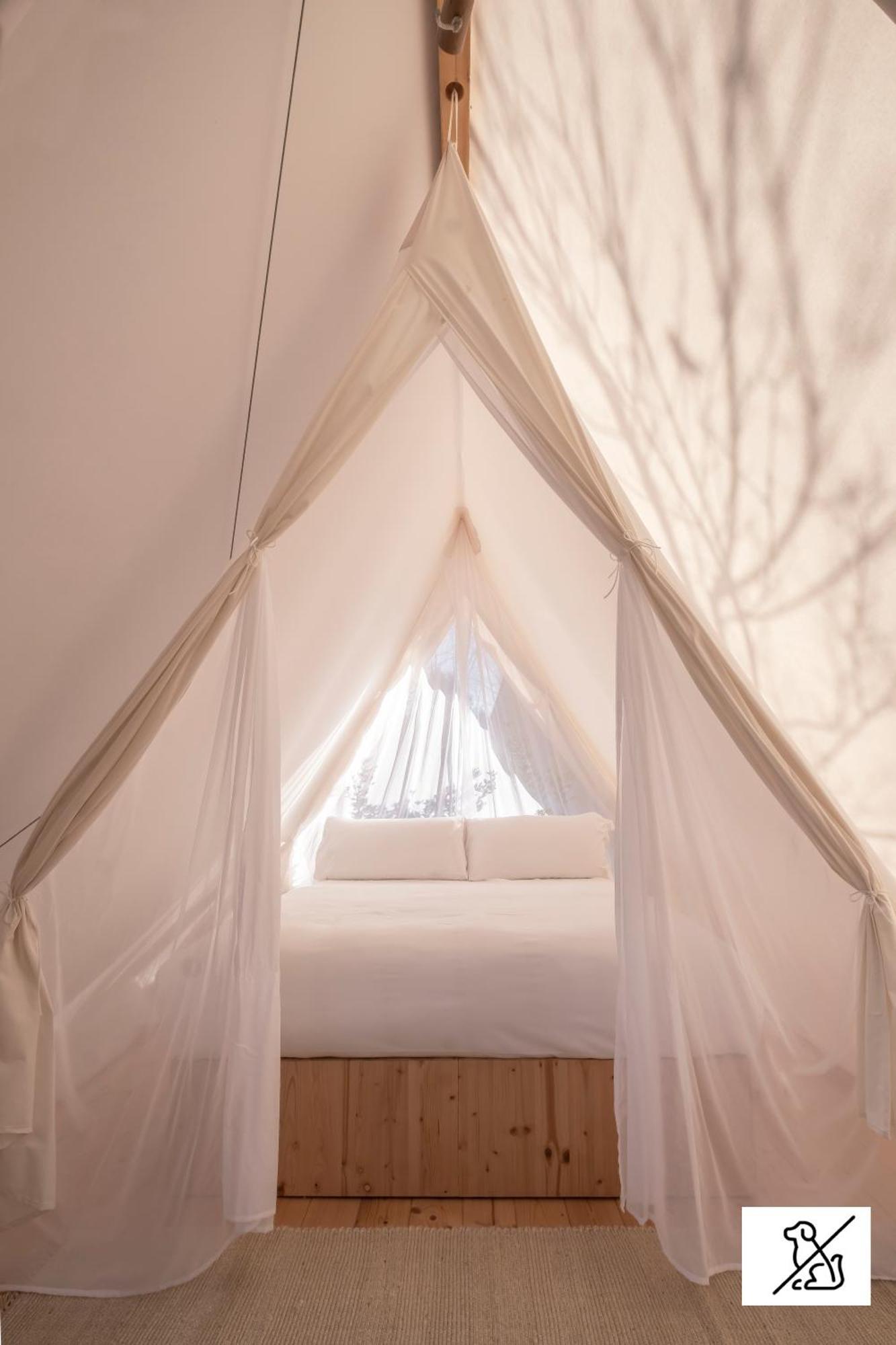 Отель Wecamp Cala Montgo Ля Эскала Экстерьер фото