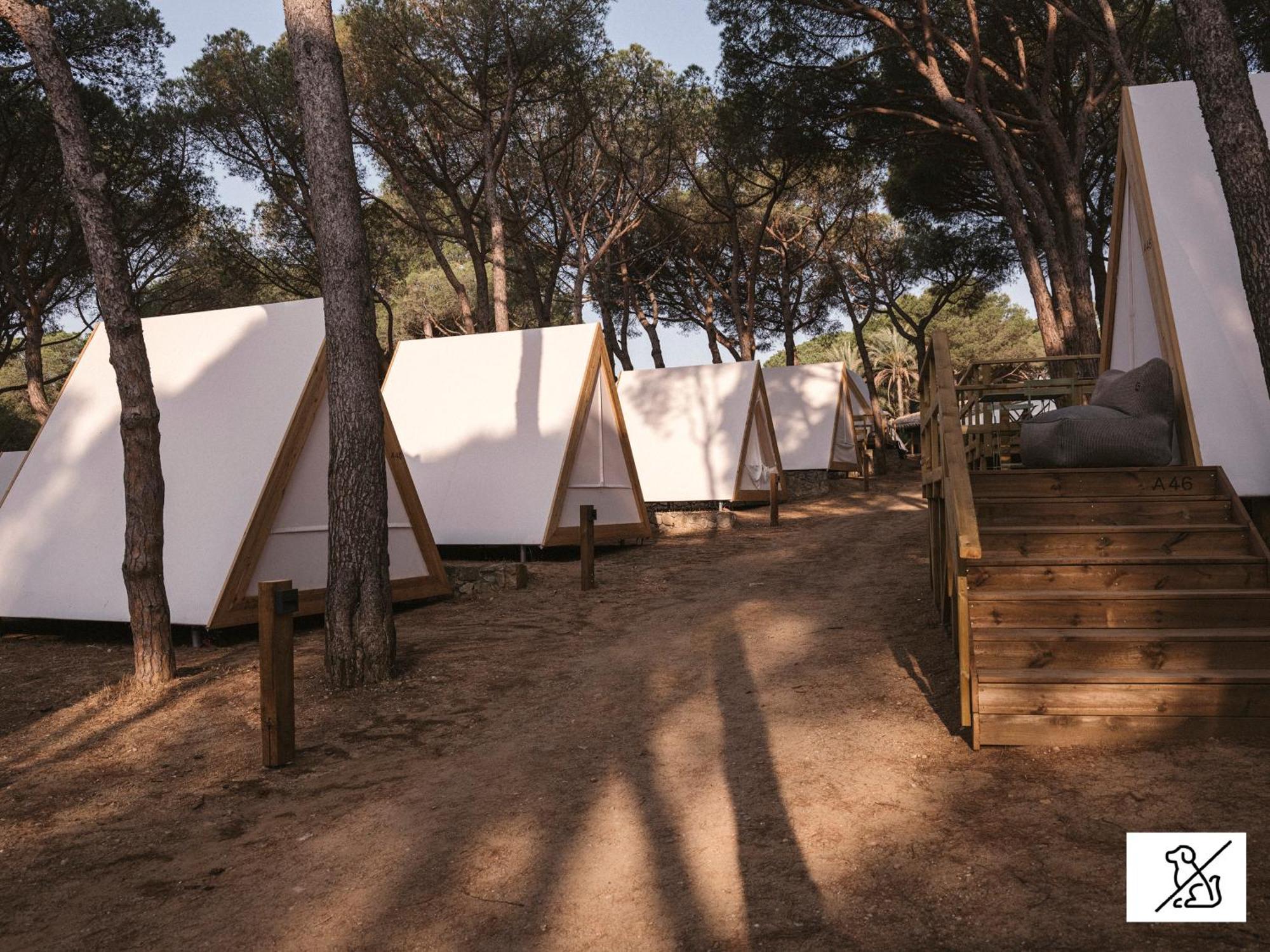 Отель Wecamp Cala Montgo Ля Эскала Экстерьер фото